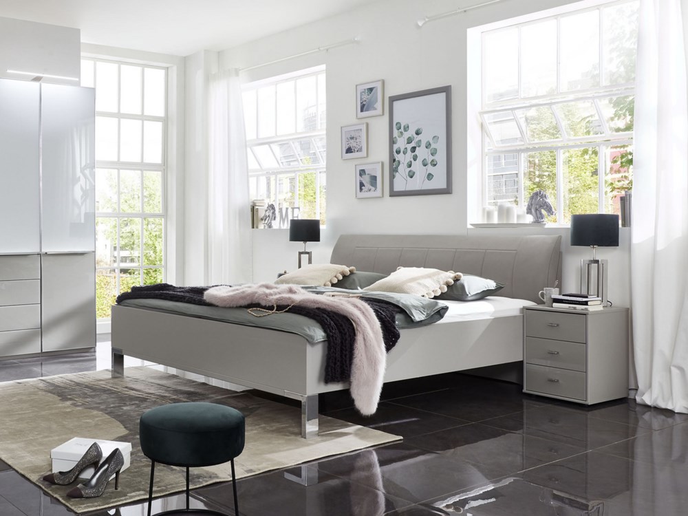 Ledikant Valencia met leren hoofdbord zilver accenten | 180x200 | totaalBED | 2-persoons bed
